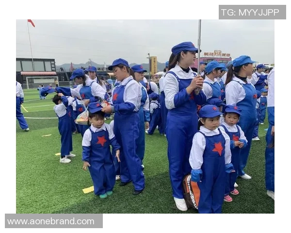 足球明星宅家唱响团结之声共度难关的温暖旋律